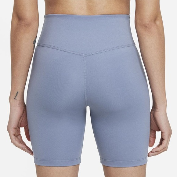Nike One DRI FIT Mid Rise Biker Shorts - Medium - Picture 2 of 9
